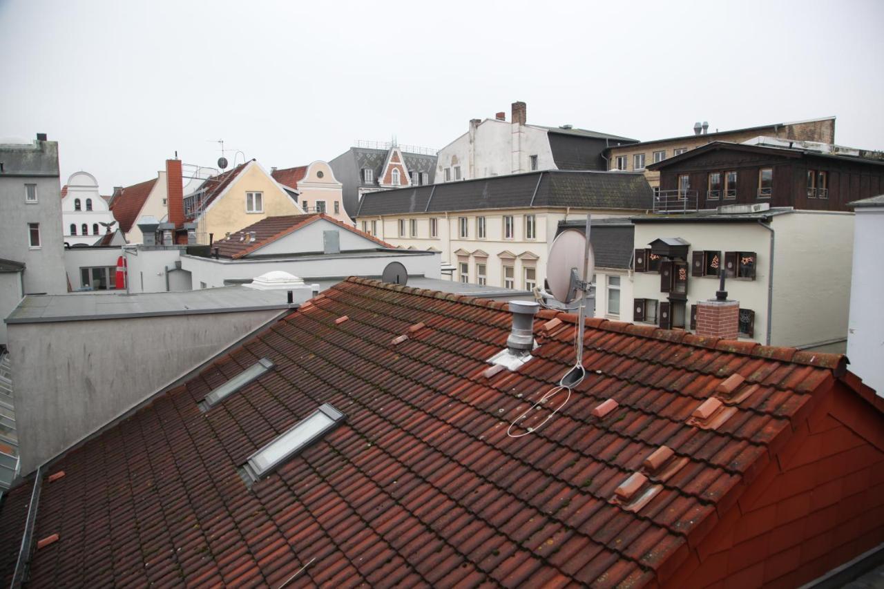 Wunderschoene Dachgeschoss - Maisonette Rostock Exterior foto